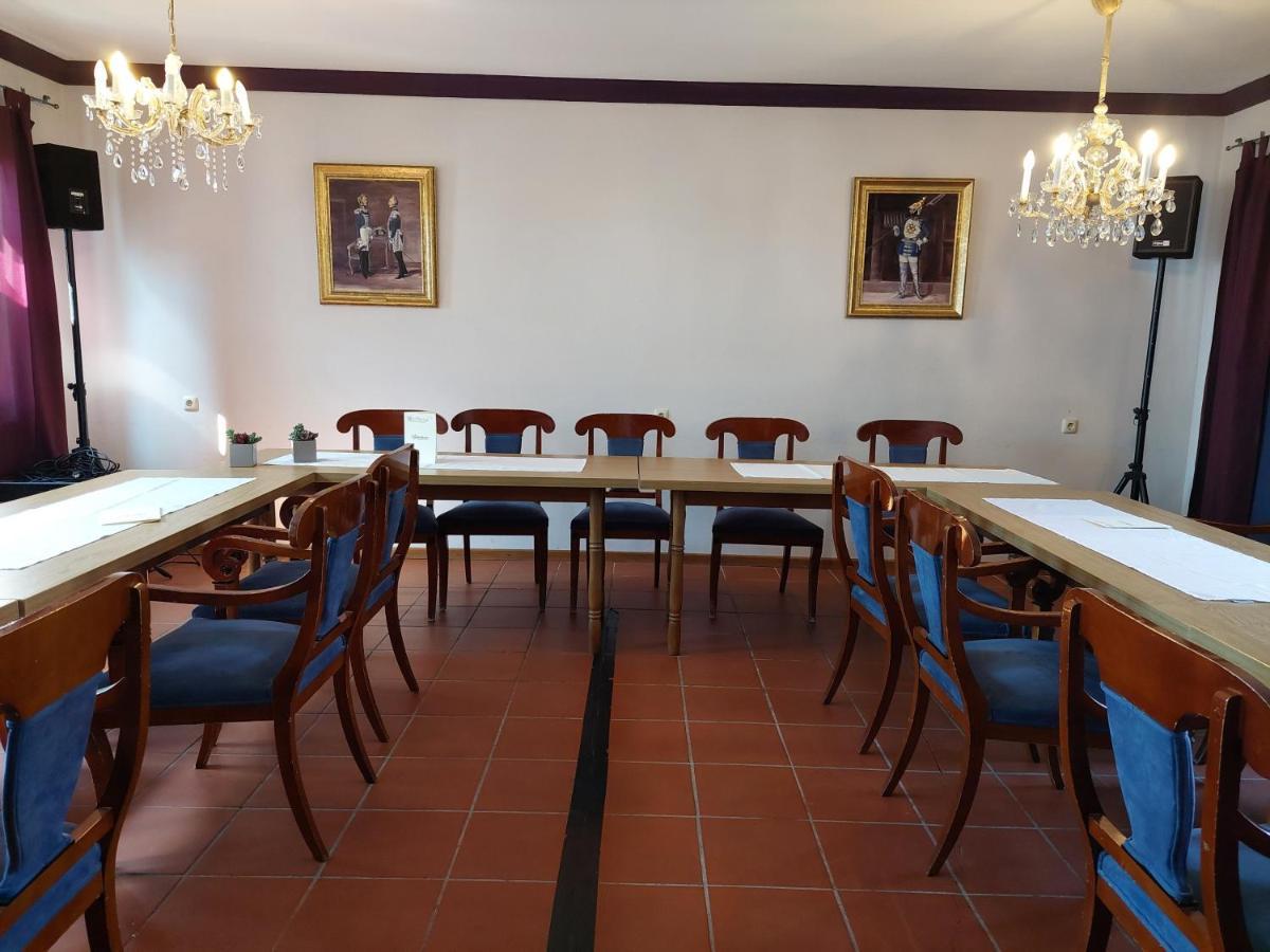 Der Heurige Im Zum Loewen Hotel *